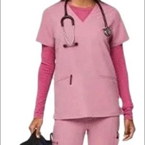 Chalk pink Figs! Perfect condition! Small top, Small Petite slim fit bottoms!